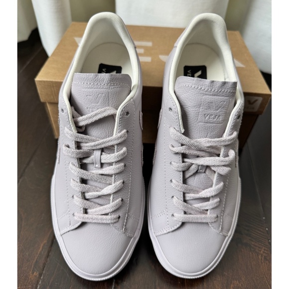 Veja V-10 Lowtop Sneakers in PARME/Purple, Size EU39, NWT - Picture 3 of 9